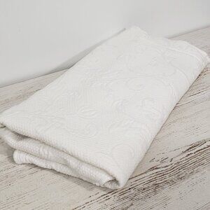 Colchas S Domingos  White Matelasse Scalloped Standard Pillow Sham